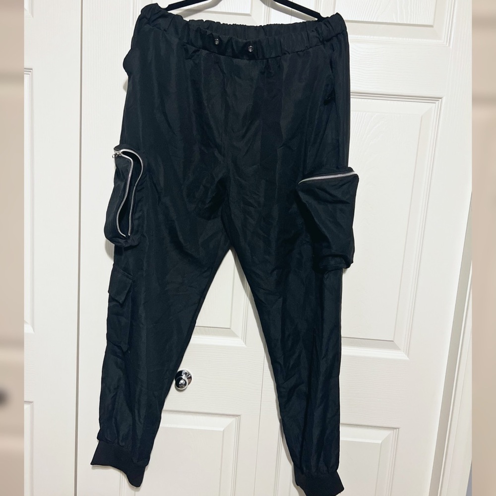 Black joggers with zip up pockets XXL